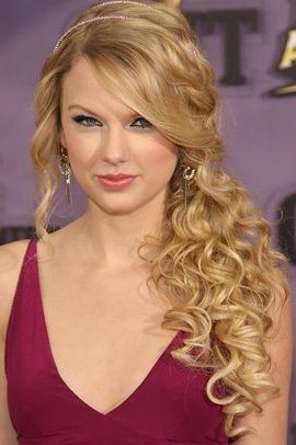 taylor-swift-side-swept-hairstyle