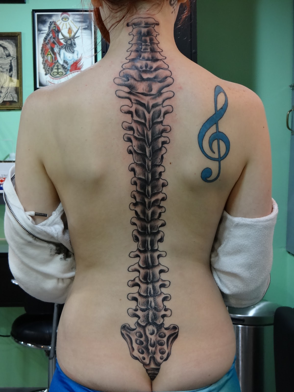 violen-key-and-spine-tattoo