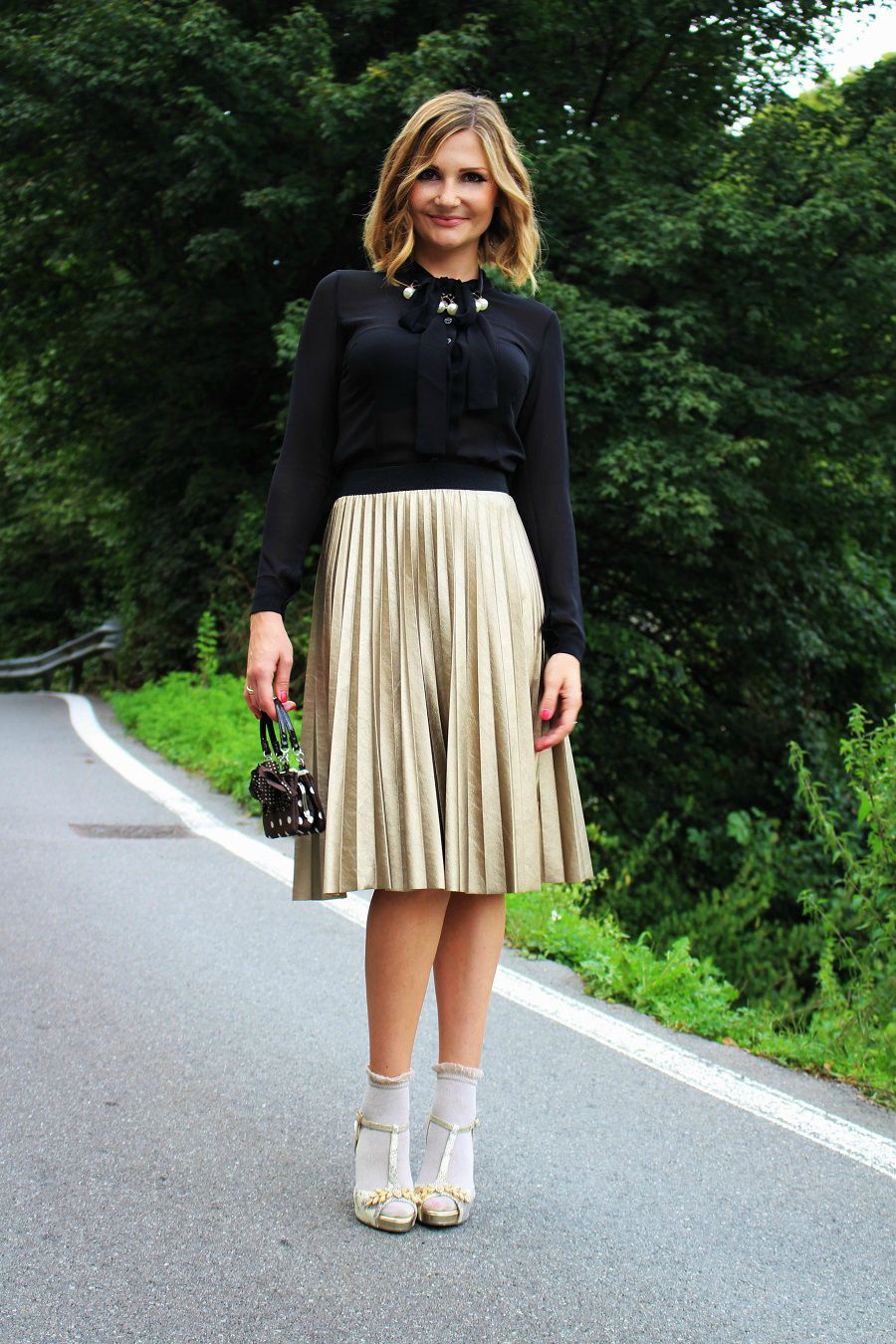 Marvelous Pleated Skirt Outfits For Fashionistas - Ohh My My