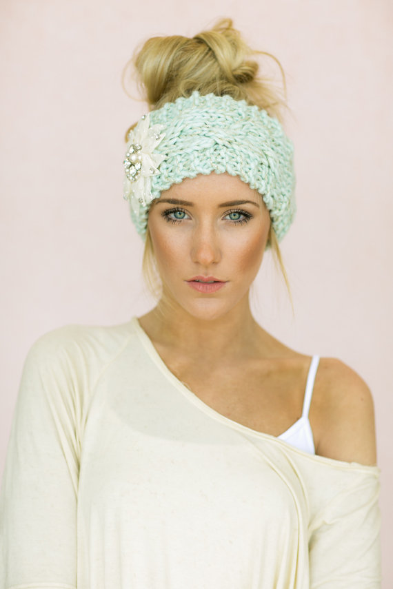 Pretty-Updo-Hairstyle-with-Knitted-Headband