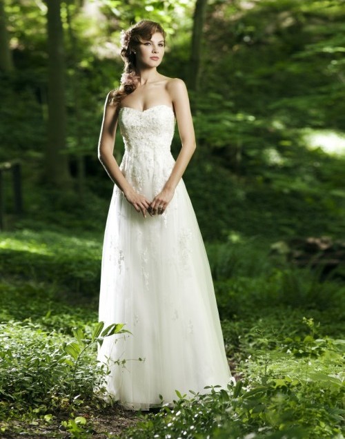simple-wedding-dress-for-outdoor-wedding