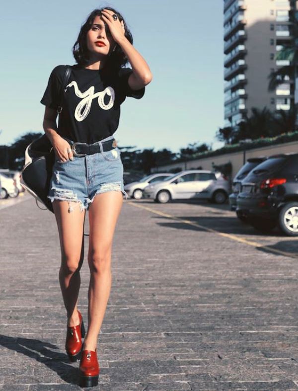 High-Waisted-Frayed-Denim-Shorts-With-A-Black-Printed-Tee