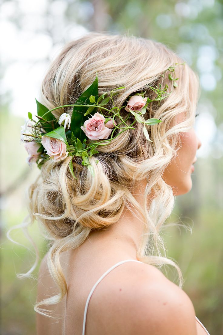 Romantic Wedding Hairstyles With Flowers