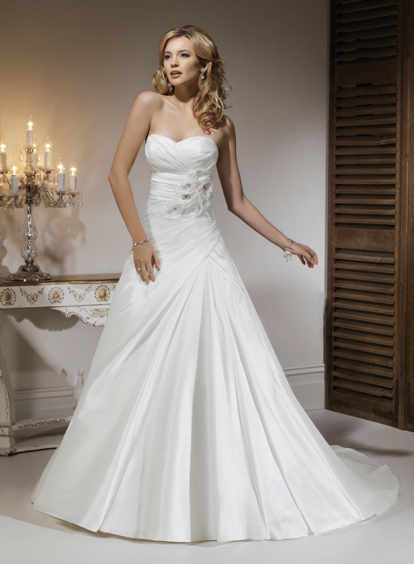 taffeta-sweetheart-strapless-neckline-a-line-wedding-dress