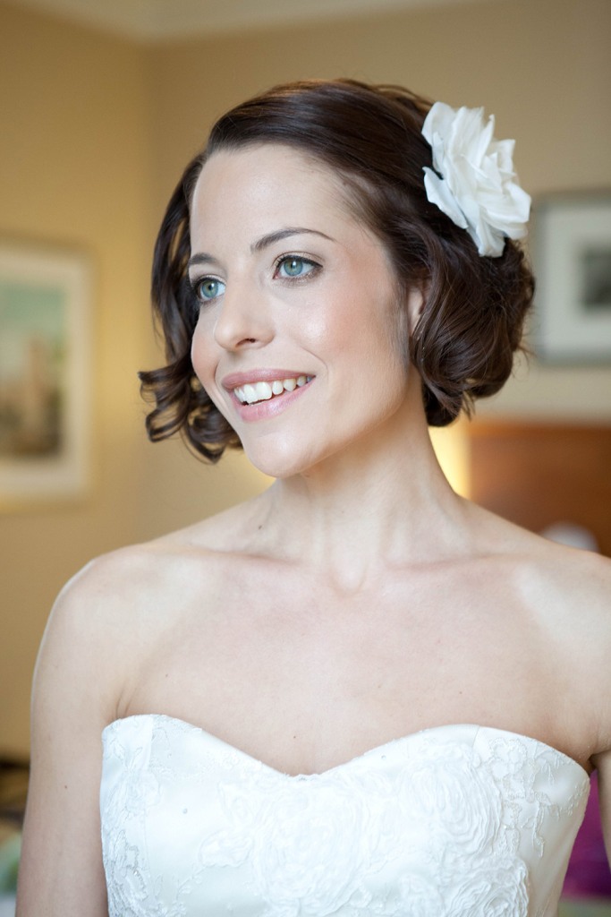 Retro Wedding Hairstyles With Pearl Flower