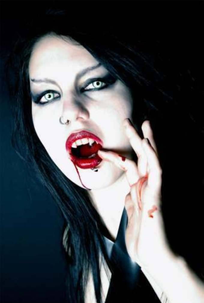 Vampire Girl Halloween Makeup