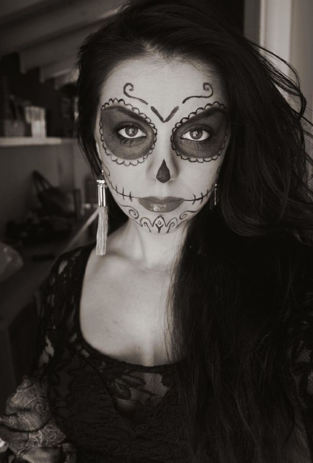 beautiful-catrina-halloween-makeup