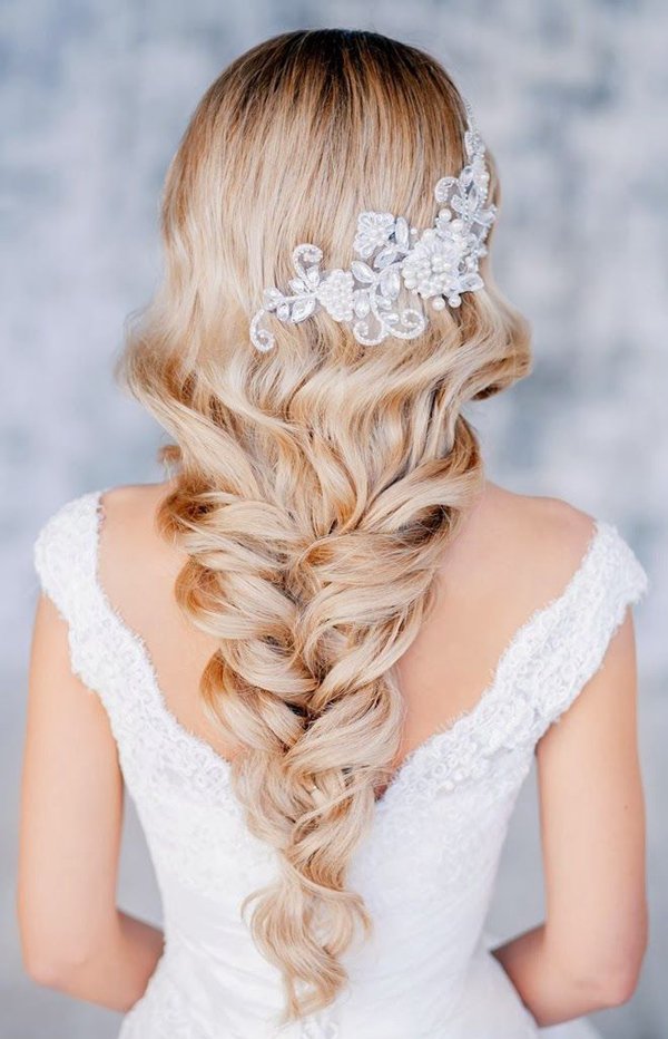 cute-blonde-wedding-hairstyles