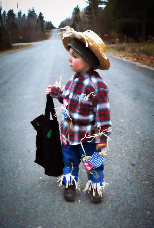 easy-scarecrow-costume-for-kids