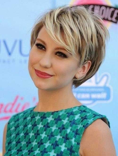 mom-short-hairstyles-for-round-faces