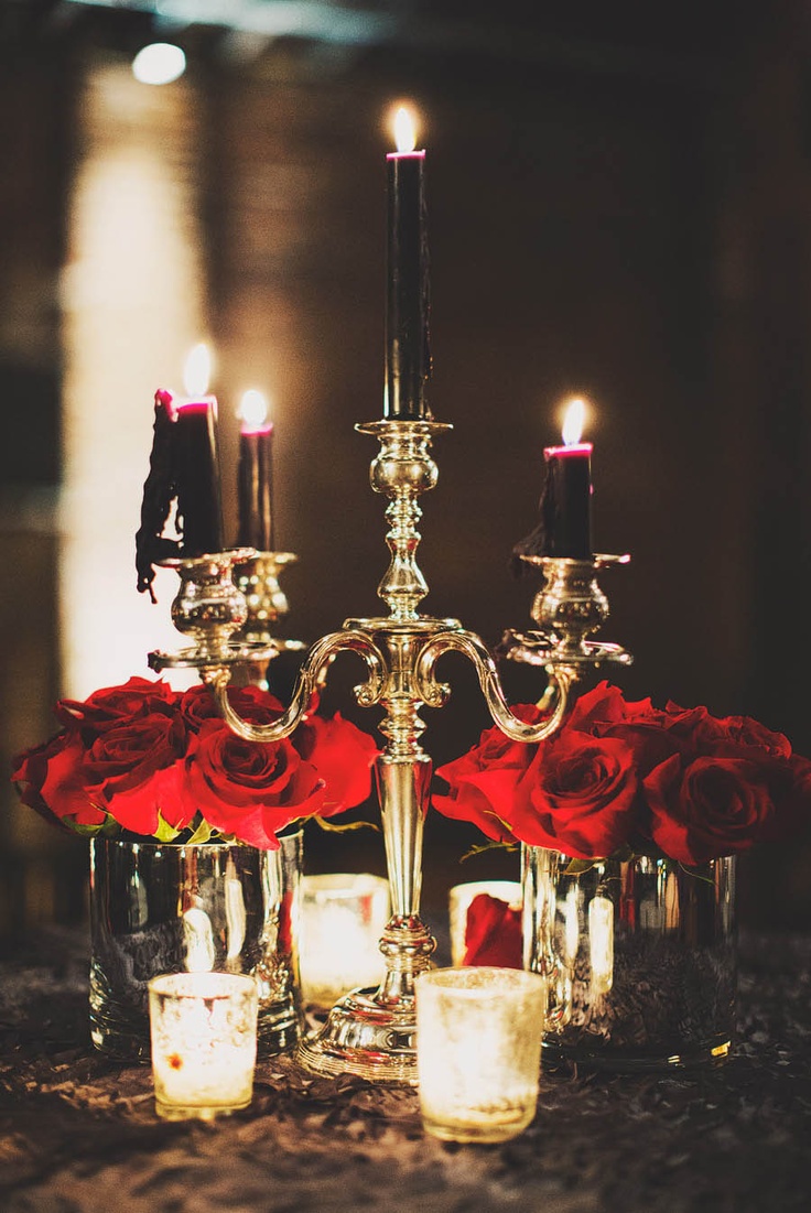 red-and-black-centrepiece-halloween-ideas