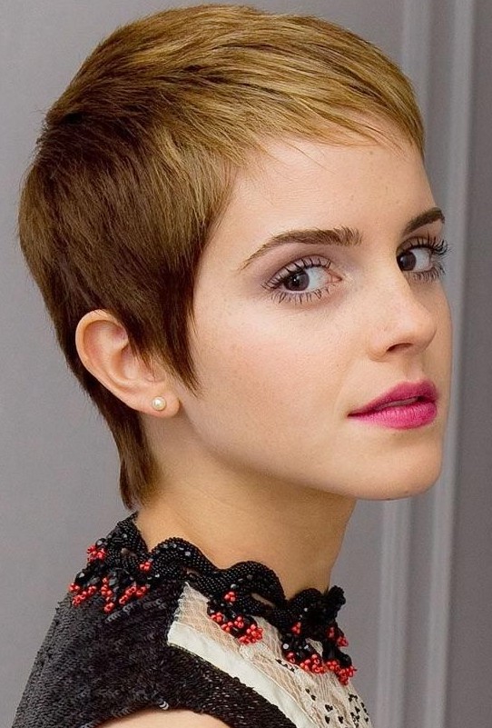 very-short-hairstyles-for-round-faces