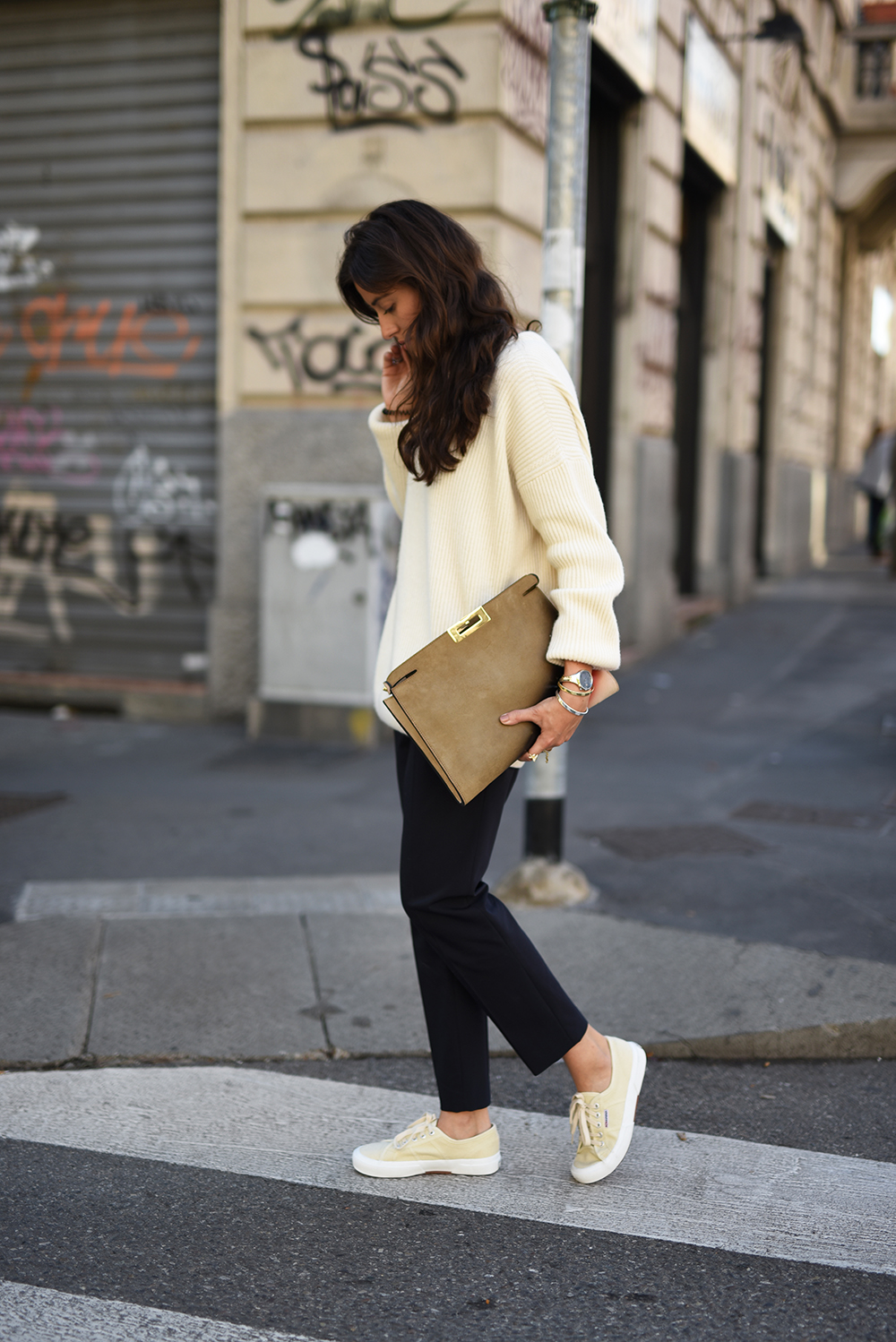 awesome-fall-outfits-with-sneakers