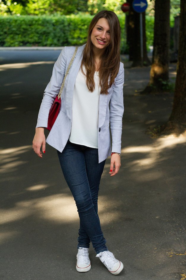 blazer-outfit-idea-with-sneakers