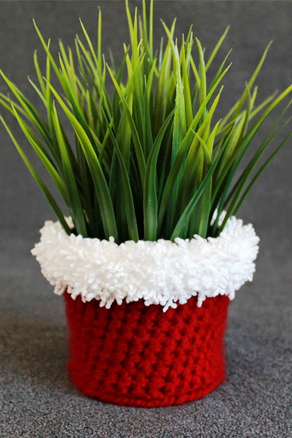 couch-craft-holiday-crochet-planter-cover