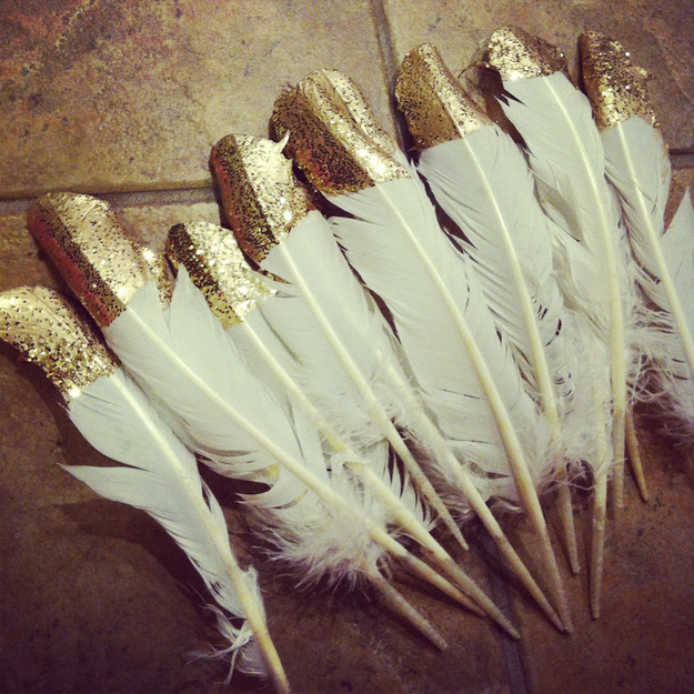 dip-feathers-in-gold-paint-and-glitter
