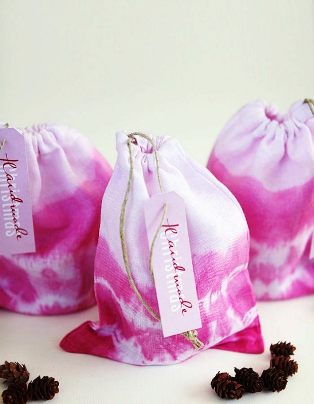 handmade-berry-candy-with-liquorice-in-tie-dyed-gift-bags