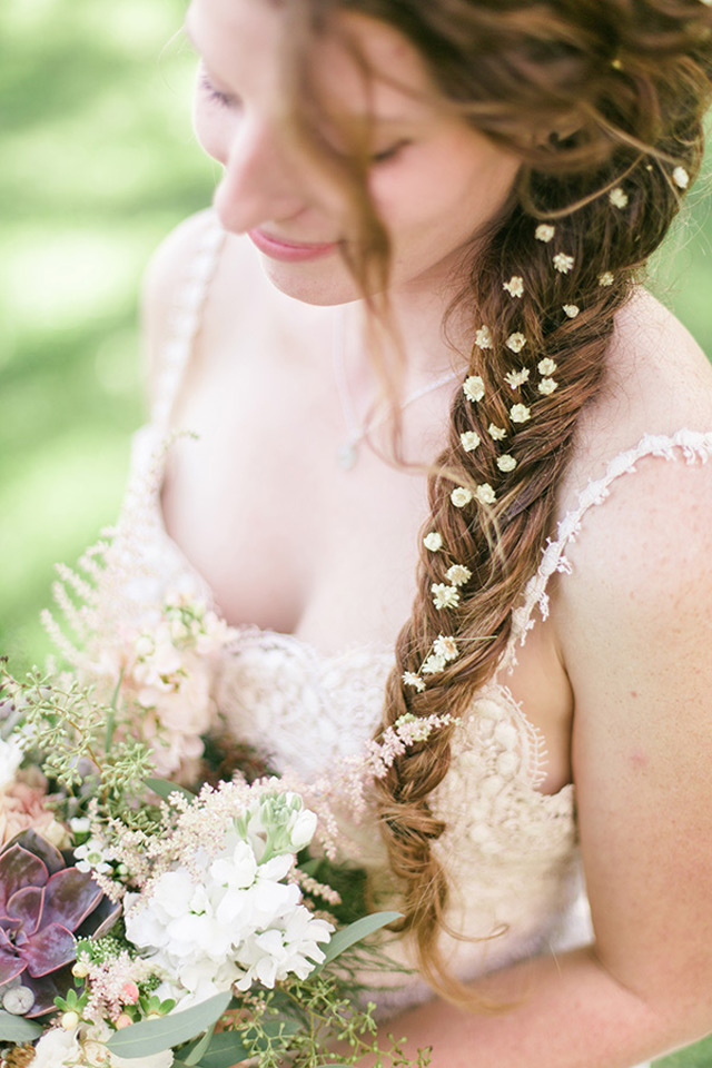 fishtail-braid-with-flowers