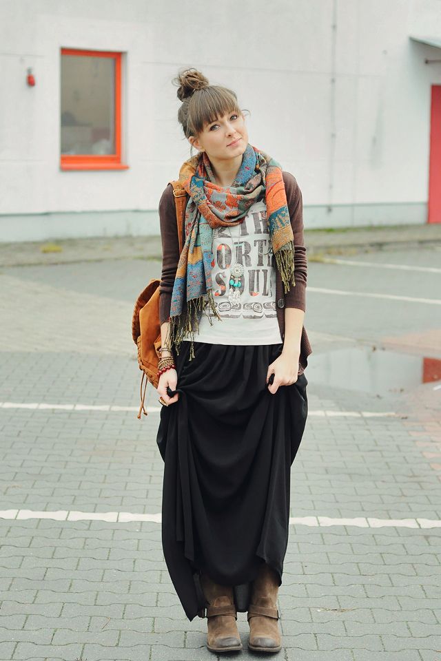 casual-comfort-maxi-skirt-with-t-shirt-and-cardigan-with-a-killer-scarf-necklace-and-boots