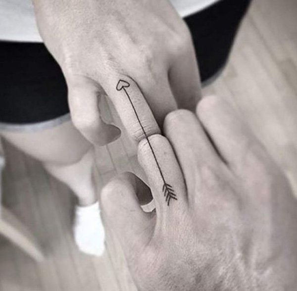 connecting-arrow-couple-tattoo