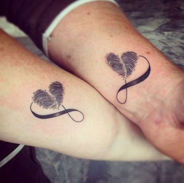 couple-with-matching-infinity-hearts-tattoo-on-wrist