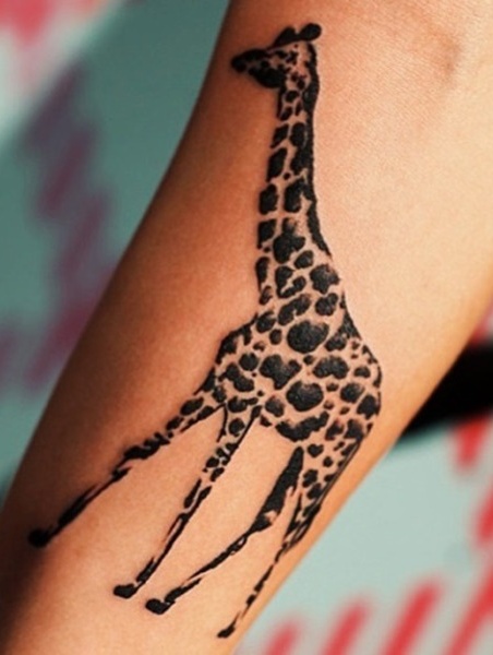 giraffe-forearm-tattoo