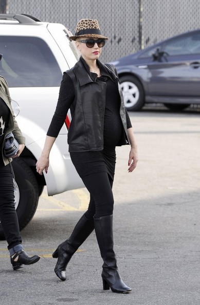 gwen-stefani-cool-fall-outfit-with-knee-high-boots