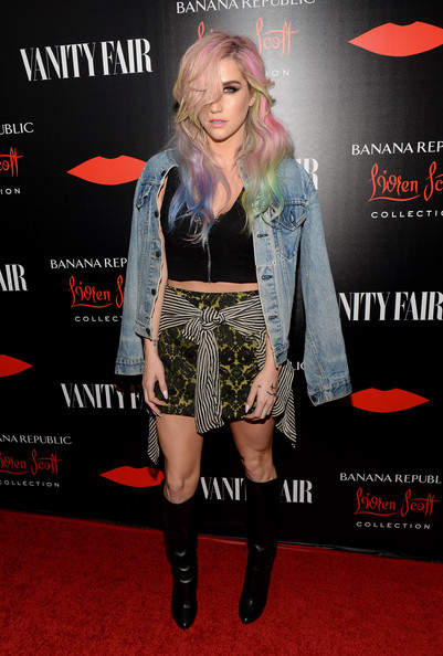 kesha-edgy-outfit-idea-with-knee-high-boots