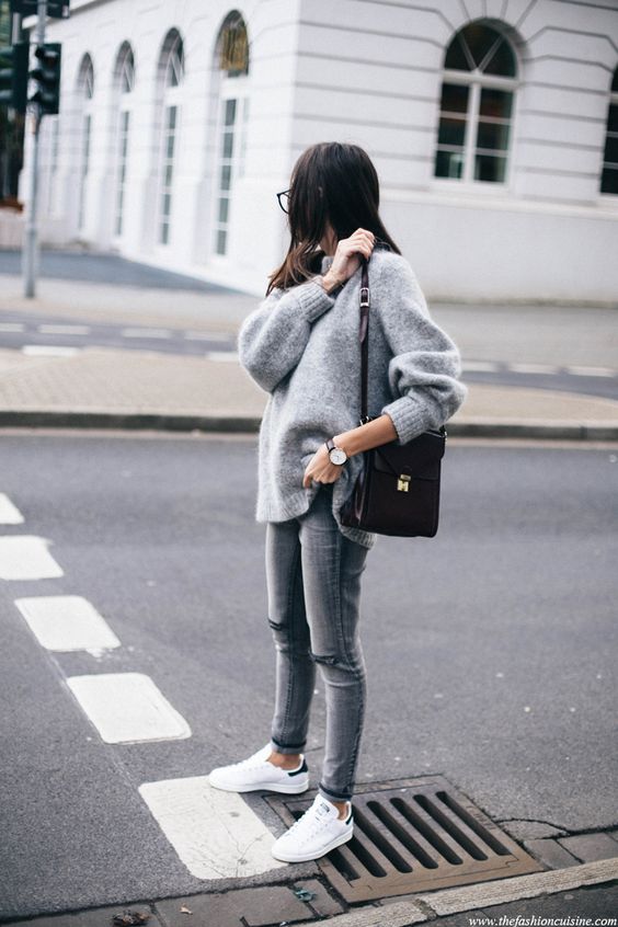 oversized-sweater-and-white-shoes