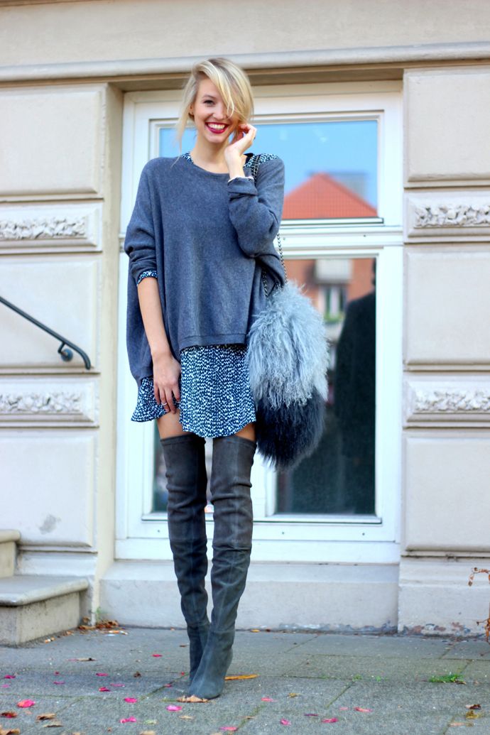 oversized-tee-and-knee-high-boots