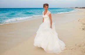 Beach Wedding Dresses are Cool and Swanky