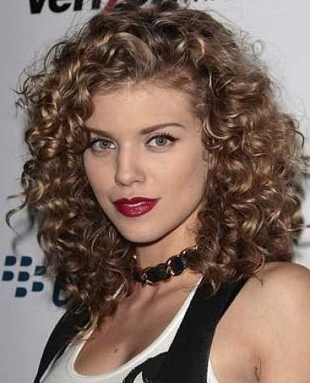 Endeavor Naturally Curly Hairstyles to be Pretty and Charming - Ohh My My