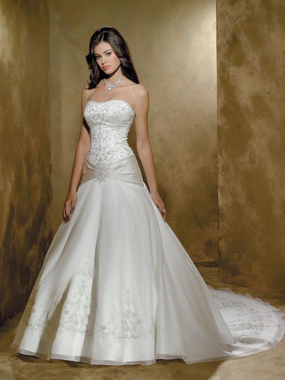 Flattering and Charming Bride Dresses for Special Day - Ohh My My